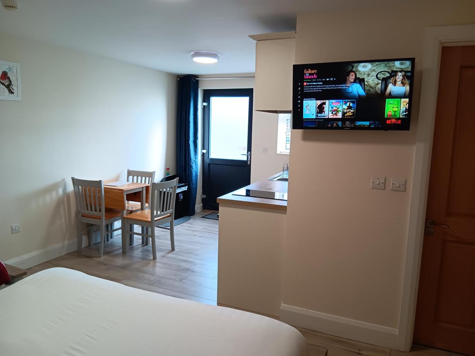 Matty'S Pub - Apartment'S Карлоу Екстер'єр фото