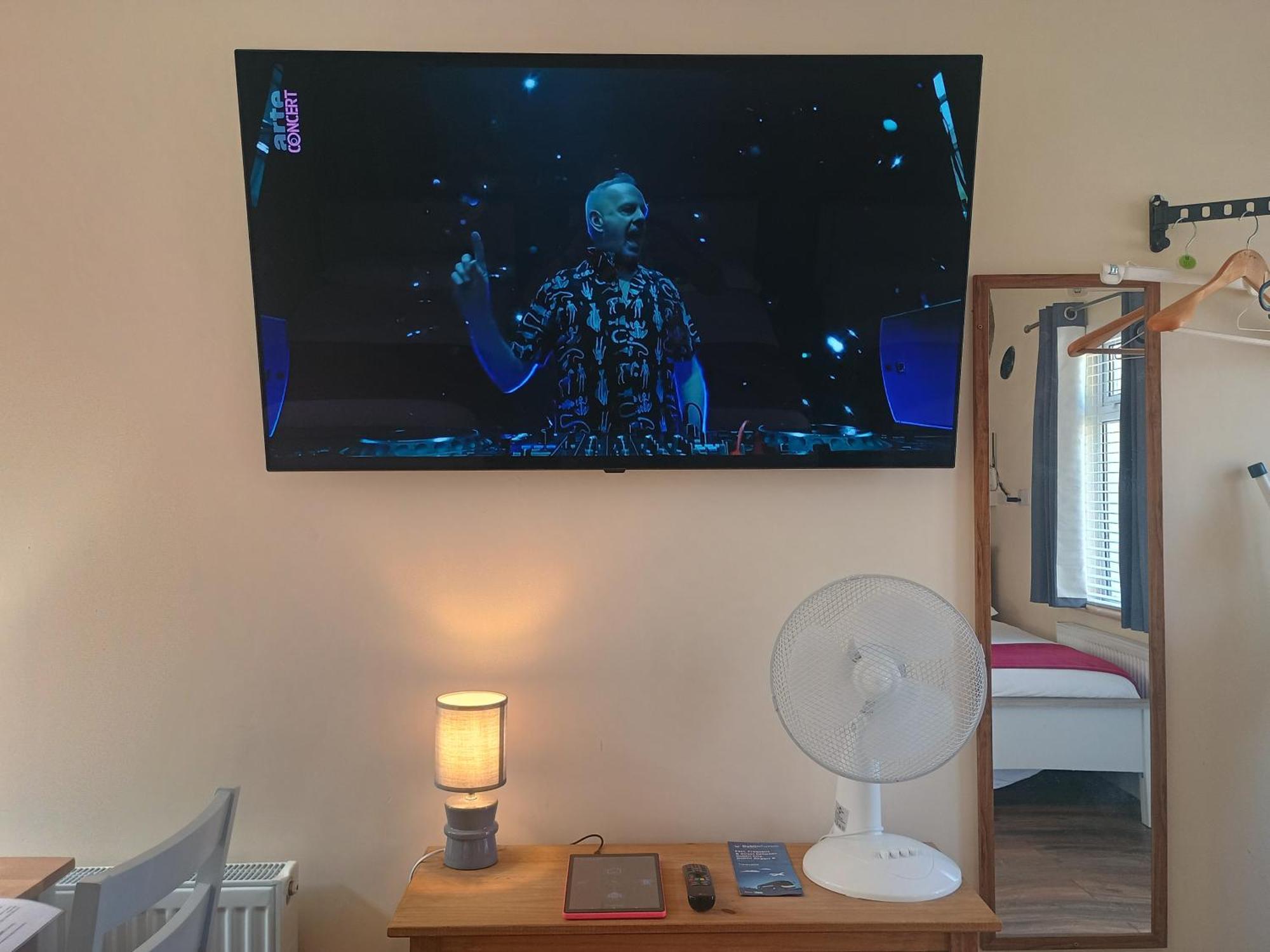 Matty'S Pub - Apartment'S Карлоу Екстер'єр фото